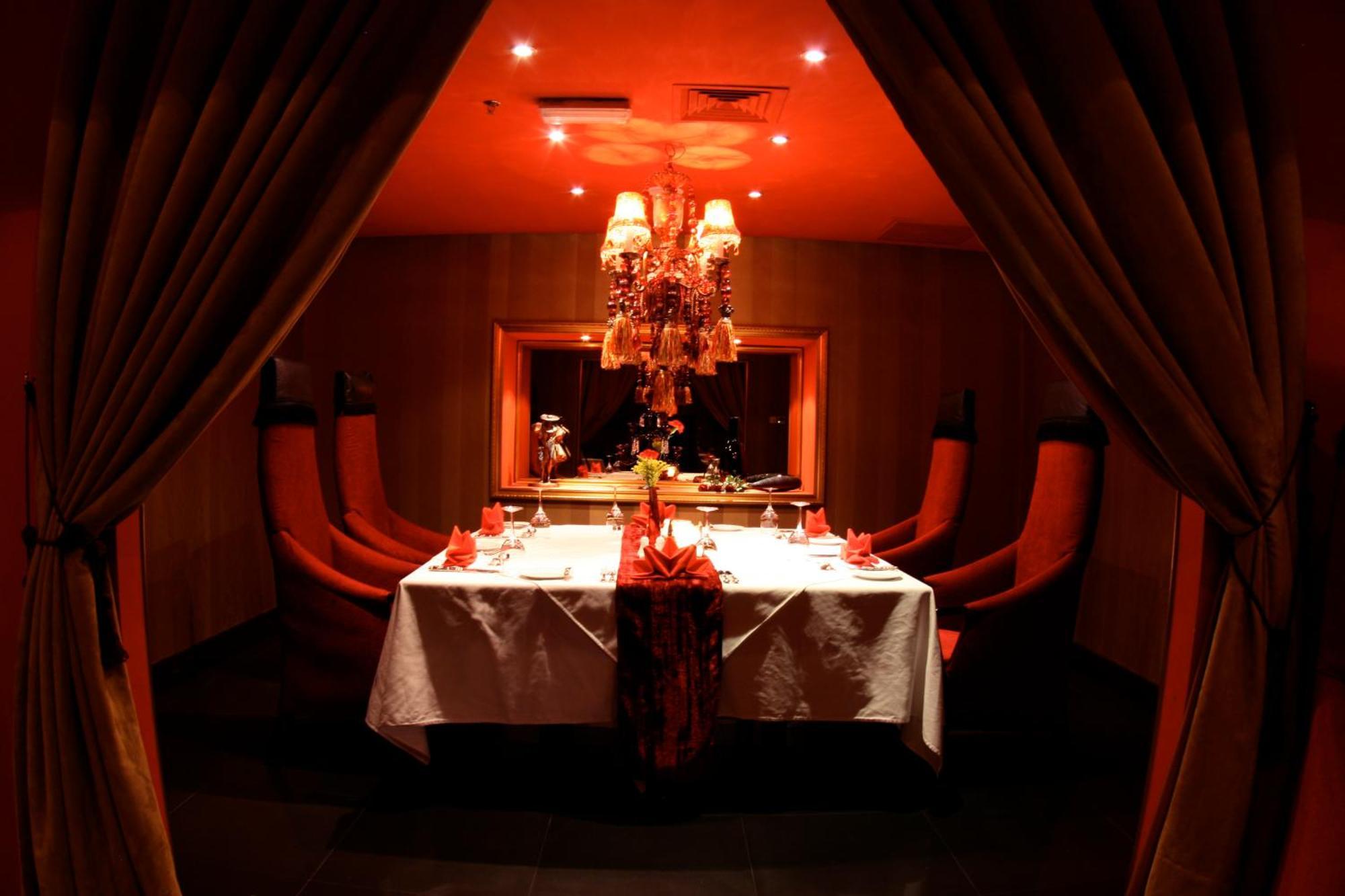 The Convention Center & Royal Suites Hotel Kuwait City Ngoại thất bức ảnh