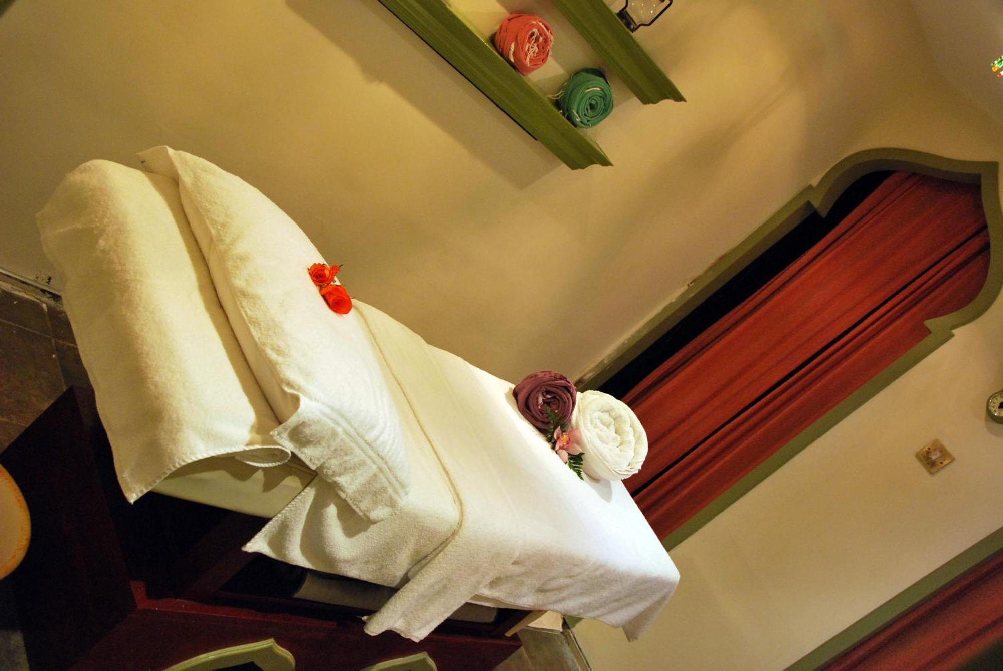 The Convention Center & Royal Suites Hotel Kuwait City Ngoại thất bức ảnh