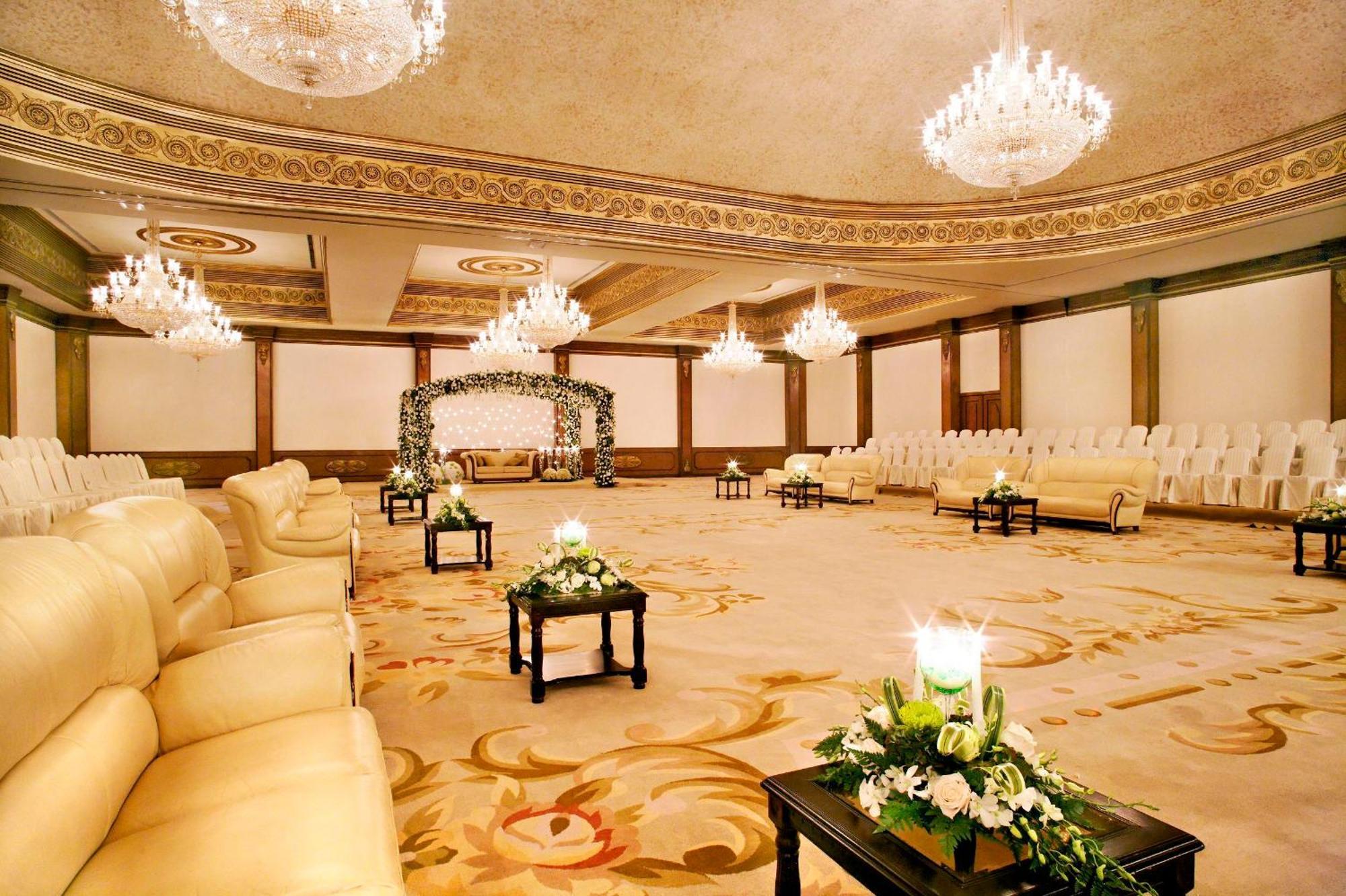 The Convention Center & Royal Suites Hotel Kuwait City Ngoại thất bức ảnh